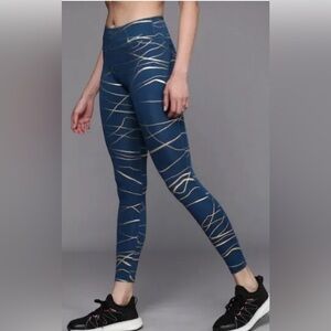 NWOT Nike Icon Clash Leggings
